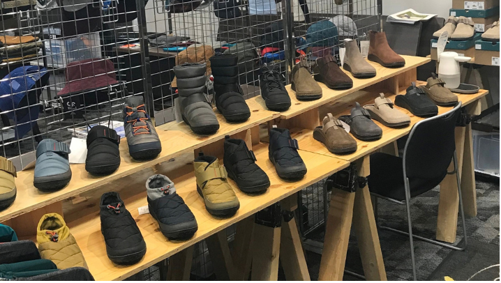秋冬商品展示会の会場内