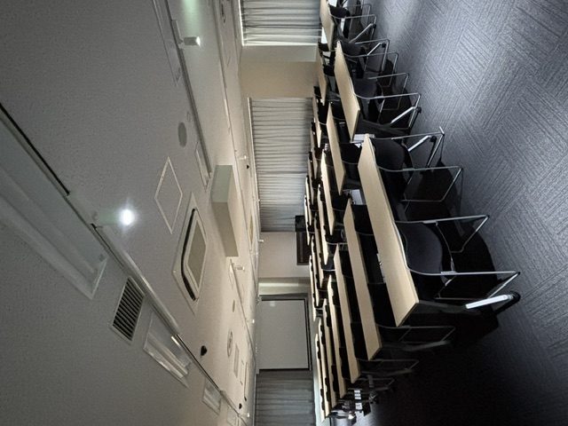 AP大阪梅田東 Mルーム 照明リニューアル 調光・調色可能なスポットライト